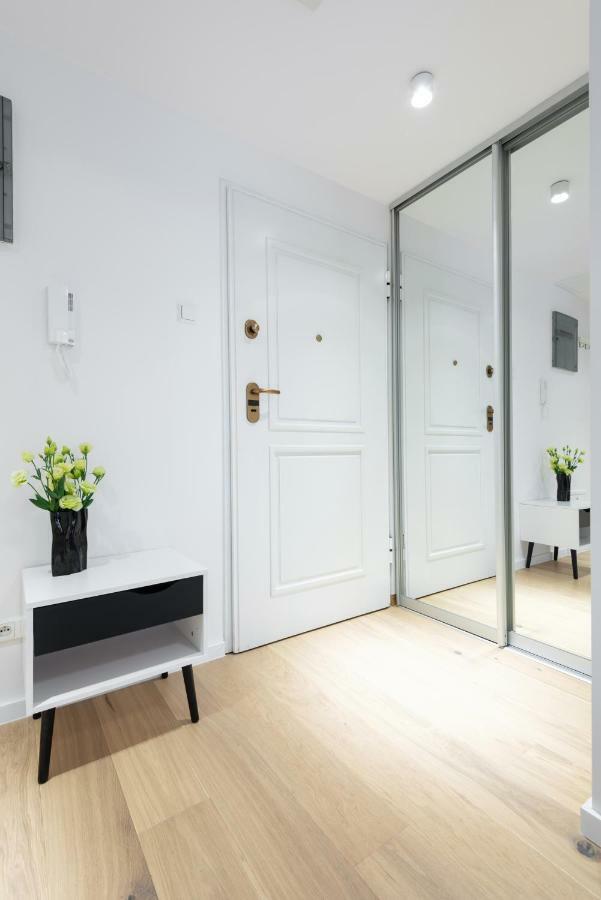 Kopernika8 Miro Apartment With Balcony And Ac Krakau Exterior foto